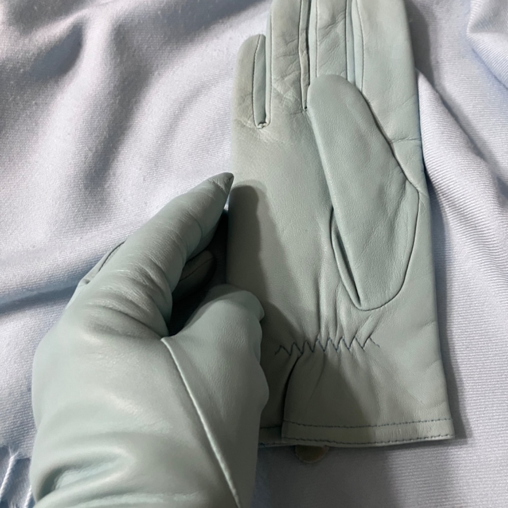 Leather gloves in Baby Blue! - Picture 6 of 6